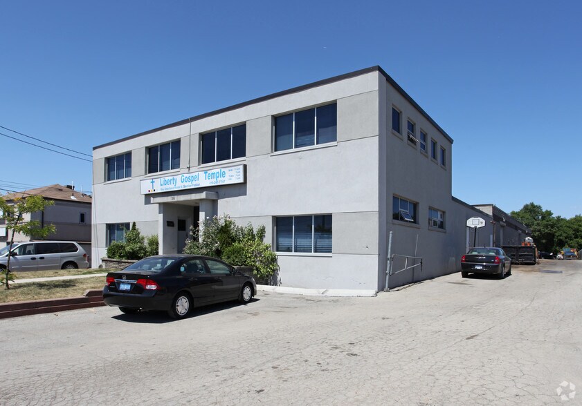 28 Ingram Dr, Toronto, ON à louer - Photo de l’immeuble – Image 2 sur 2