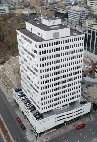 Plus de détails pour 2002 Victoria Av, Regina, SK - Bureau à louer
