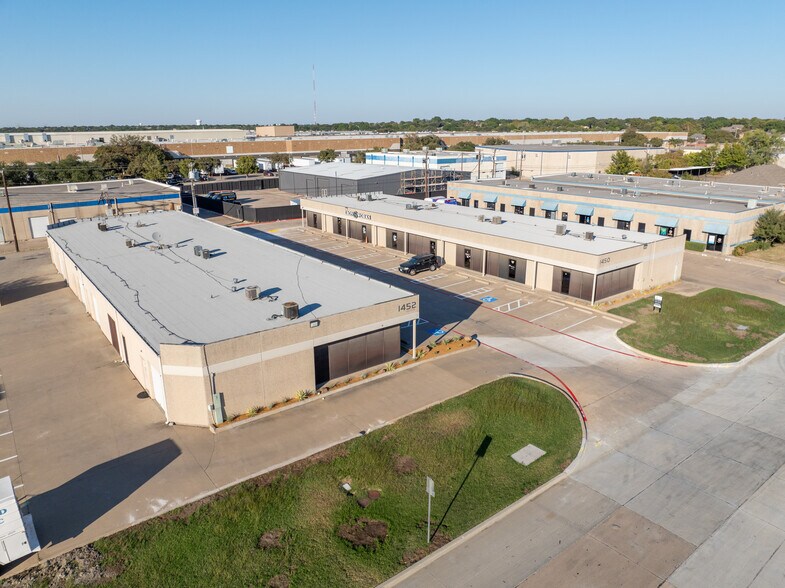 1450 Halsey Way, Carrollton, TX à louer - Photo de l’immeuble – Image 3 sur 6