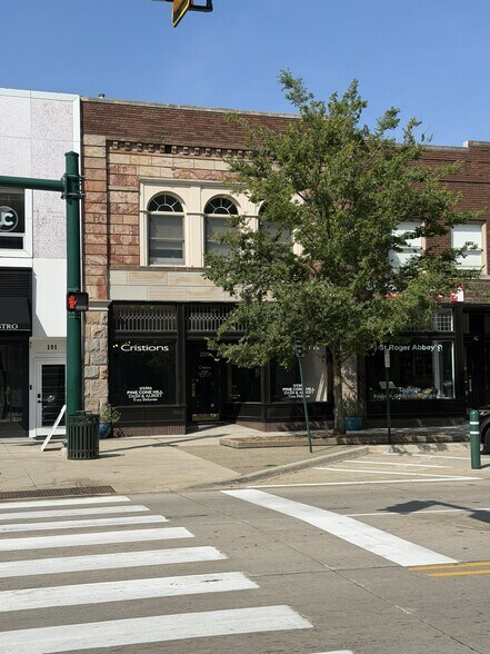 205-229 N Old Woodward Ave, Birmingham, MI à louer - Photo de l’immeuble – Image 1 sur 6