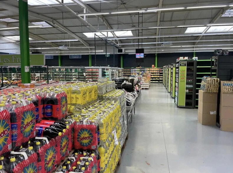 Local d'activités dans Rivery à vendre - Photo intérieure – Image 2 sur 3