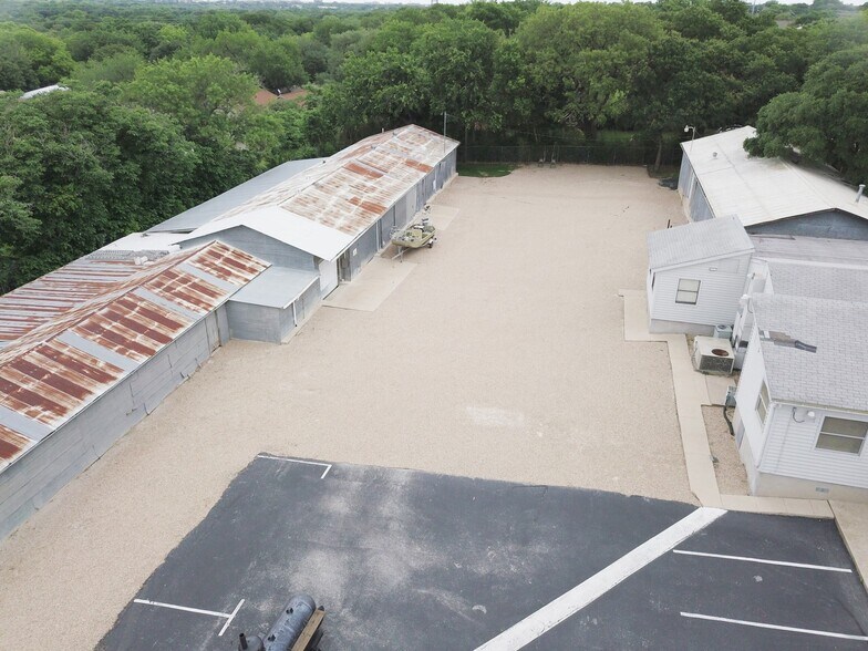 1500 Stassney Ln, Austin, TX à louer - Photo de l’immeuble – Image 2 sur 4