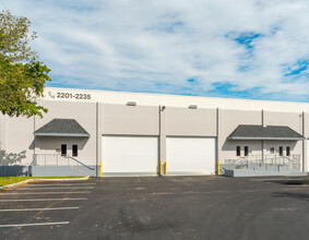 7950-7966 NW 14th St, Miami, FL à louer Photo de l’immeuble– Image 1 sur 2