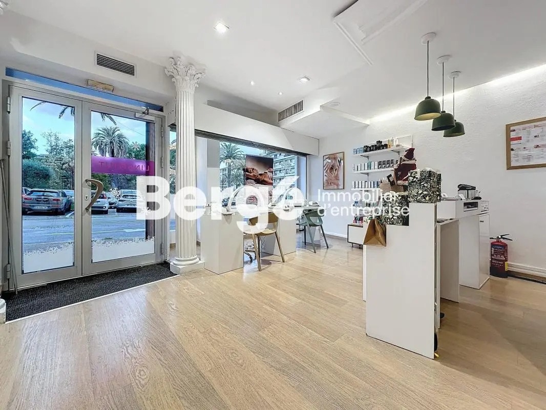 Local commercial dans Antibes à louer Photo intérieure– Image 1 sur 11