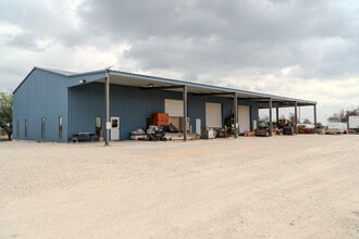 945 Huser Blvd, Schulenburg, TX à louer Photo intérieure– Image 1 sur 19