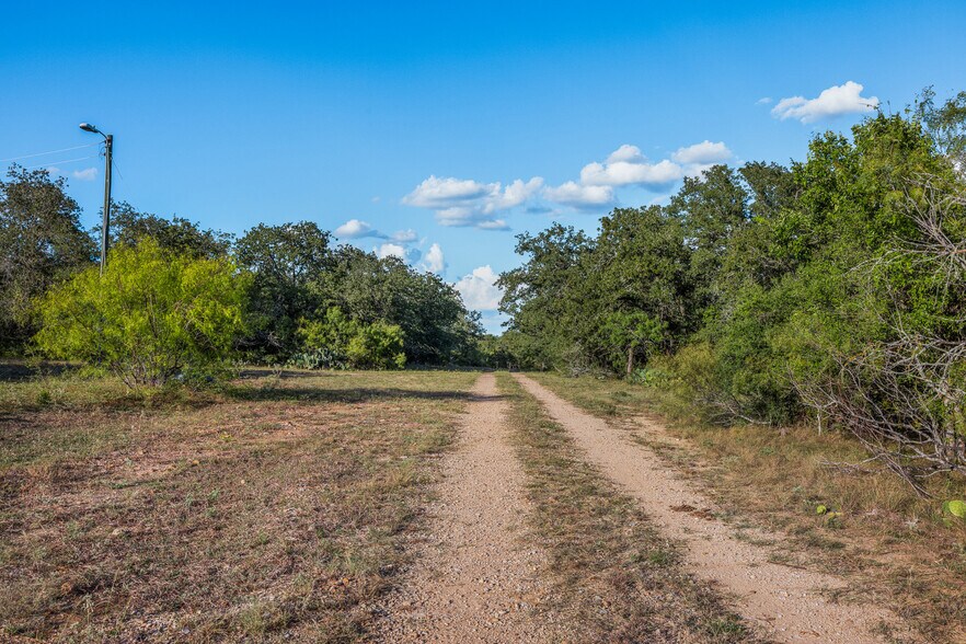 399 Seals Creek Rd, Lockhart, TX à vendre - Photo de l’immeuble – Image 3 sur 66