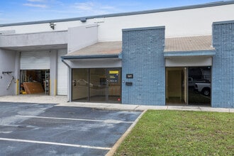 7950-7966 NW 14th St, Miami, FL à louer Photo de l’immeuble– Image 1 sur 15