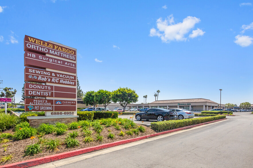 15013-15081 Golden West, Huntington Beach, CA à louer - Photo de l’immeuble – Image 3 sur 10