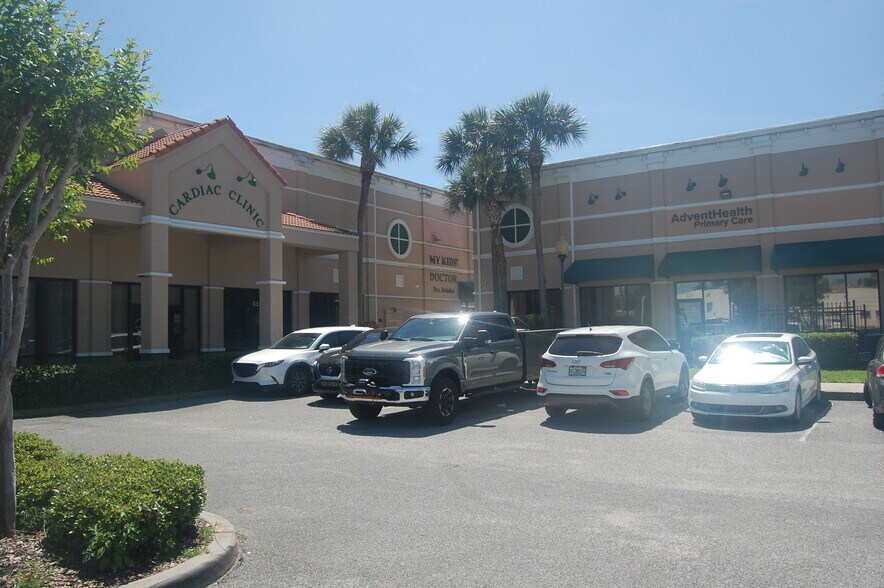 311-335 W Oak St, Kissimmee, FL à louer - Photo de l’immeuble – Image 3 sur 5