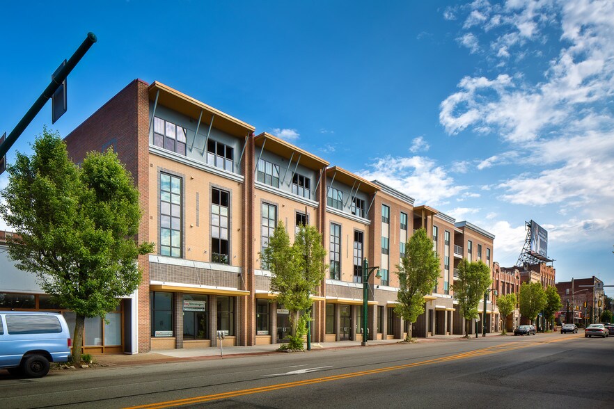 114-120 E 8th Ave, Homestead, PA à louer - Photo de l’immeuble – Image 2 sur 4