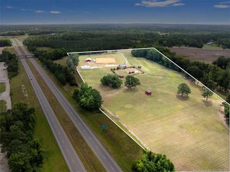 578 Atkins Rd, Cameron, NC à vendre - Photo de l’immeuble – Image 1 sur 11
