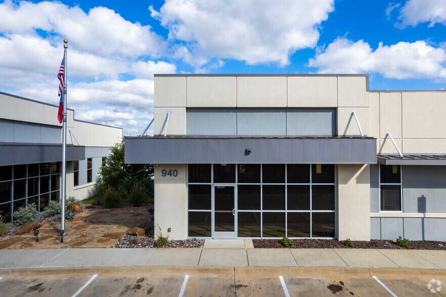 940 Hilltop Dr, Weatherford, TX à louer - Photo de l’immeuble – Image 3 sur 10