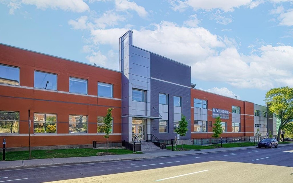 8480-8490 Boul St-Laurent, Montréal, QC à louer Photo principale– Image 1 sur 2