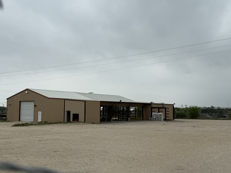 170-200 Bunton Creek Rd, Kyle, TX à louer - Photo de l’immeuble – Image 1 sur 13