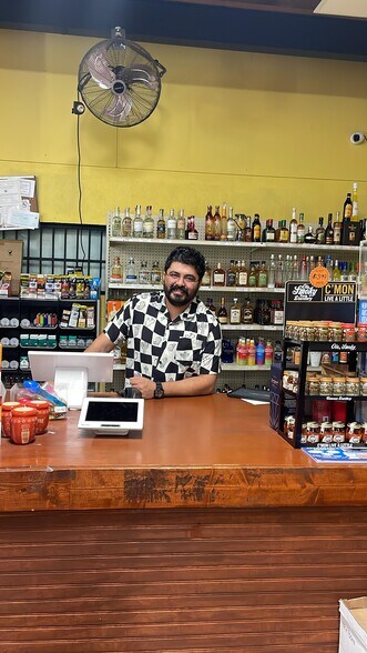 100 Ave H, Poteet, TX à vendre - Photo de l’immeuble – Image 3 sur 5