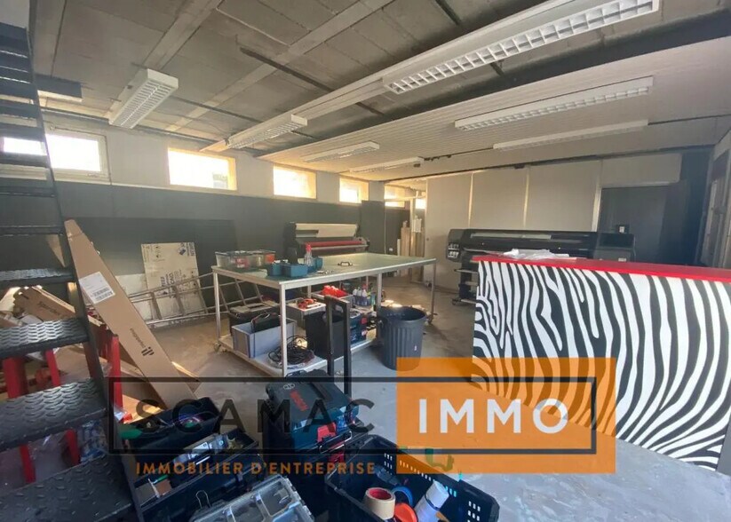 Industriel/Logistique dans Châteauneuf-les-Martigues à louer - Photo de l’immeuble – Image 1 sur 4