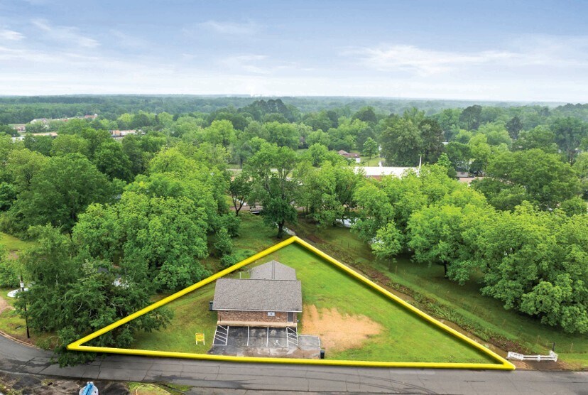305 E Walnut St, Gurdon, AR à vendre Photo de l’immeuble– Image 1 sur 3