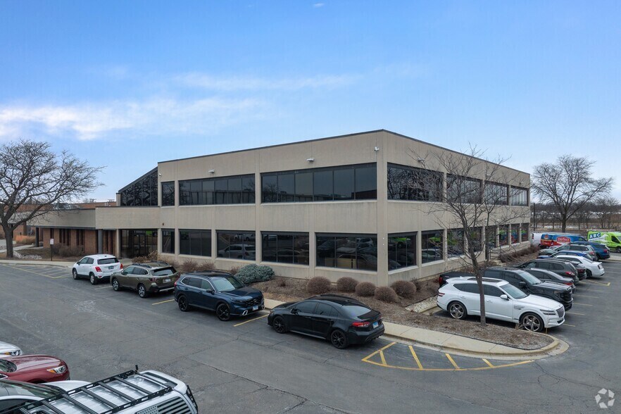 220 W Campus Dr, Arlington Heights, IL à louer - Photo de l’immeuble – Image 2 sur 13