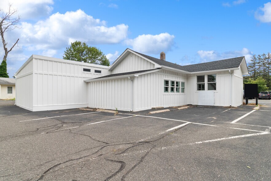 469 Main St, West Sayville, NY à vendre - Photo de l’immeuble – Image 3 sur 12