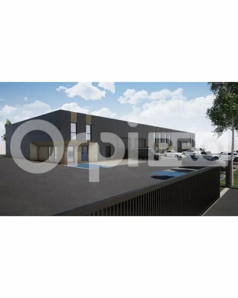 Local d'activités dans à vendre - Photo de l’immeuble – Image 3 sur 4