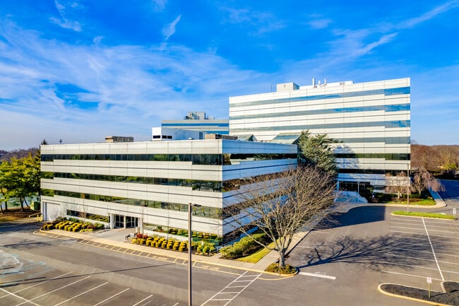 Plus de détails pour 6000 Midlantic Dr, Mount Laurel, NJ - Bureau/Local commercial à louer