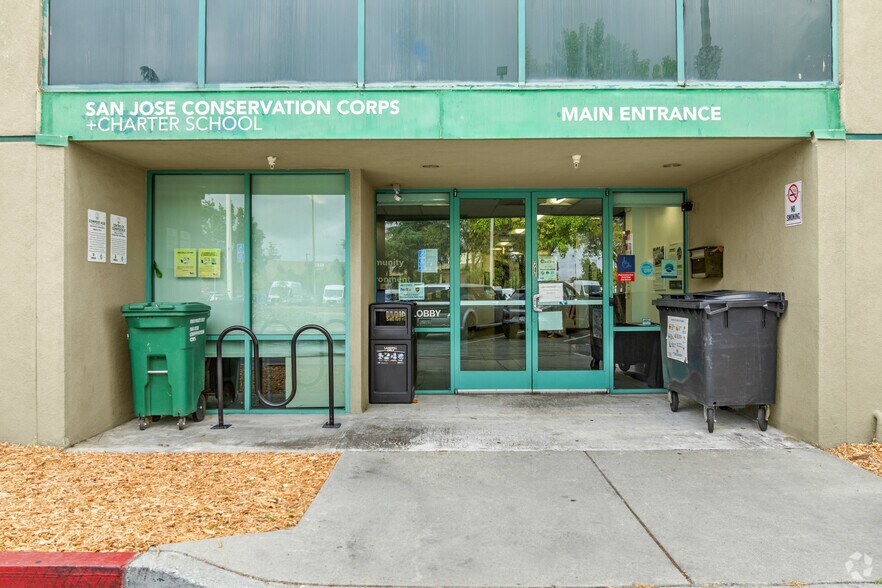 1560 Berger Dr, San Jose, CA à louer - Photo de l’immeuble – Image 3 sur 22