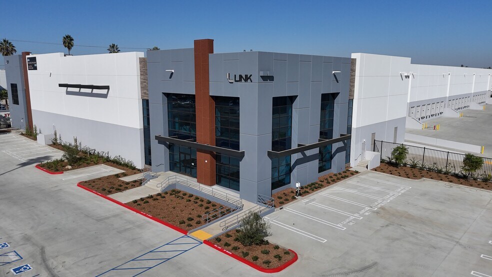 16325 S Main St, Gardena, CA à louer - Photo de l’immeuble – Image 3 sur 12