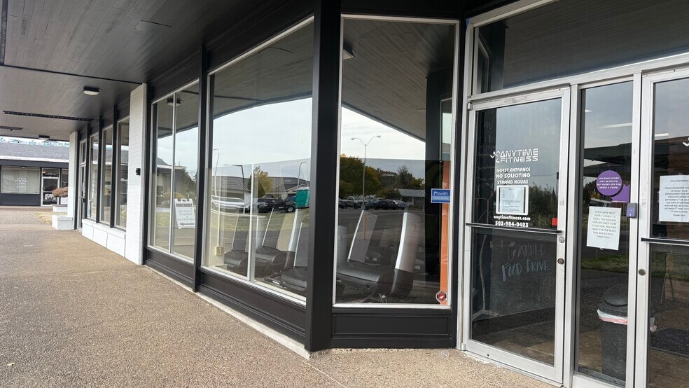 2241-2247 Country Club Rd, Woodburn, OR à louer - Photo de l’immeuble – Image 1 sur 2