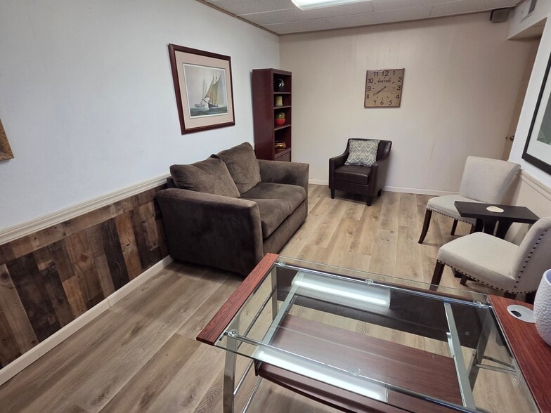 5588 N Palm Ave, Fresno, CA à louer - Photo de l’immeuble – Image 2 sur 4