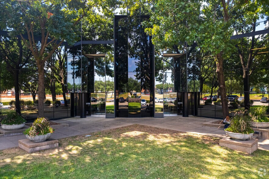 5068 W Plano Pky, Plano, TX à louer - Photo de l’immeuble – Image 2 sur 14