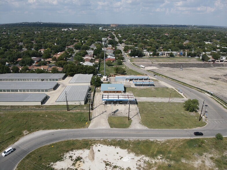 7411 Glen Mont Dr, San Antonio, TX à vendre - Photo de l’immeuble – Image 3 sur 17