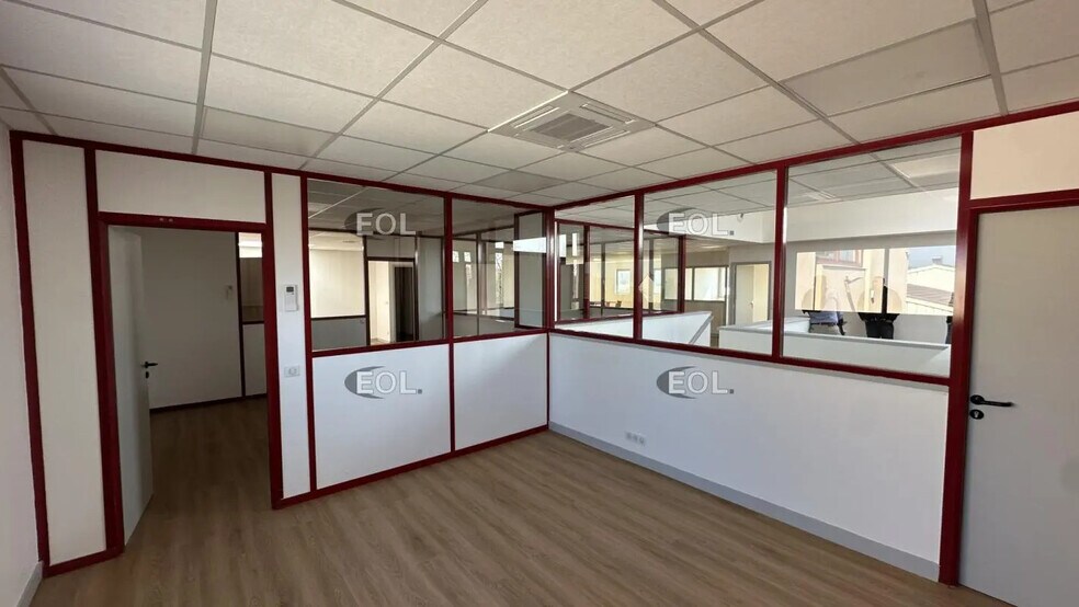 Local d’activités dans Chanteloup-en-Brie à louer - Photo de l’immeuble – Image 3 sur 6