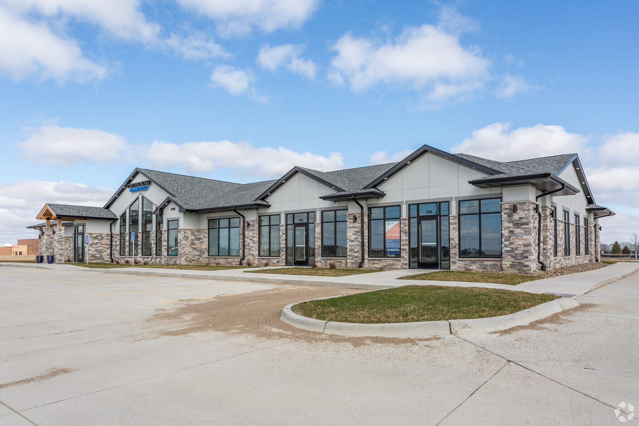 5705 NW 100th St, Johnston, IA à louer Photo principale– Image 1 sur 15