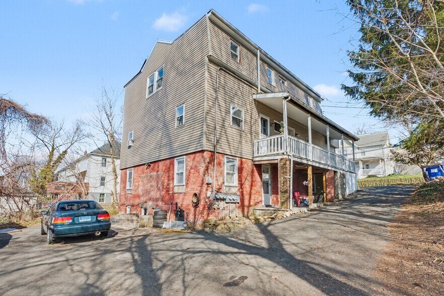 219 S Orchard St, Wallingford, CT à vendre - Photo de l’immeuble – Image 2 sur 7