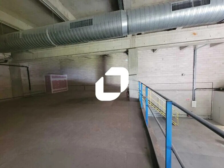Local d’activités dans Évry-Courcouronnes à louer - Photo de l’immeuble – Image 3 sur 10
