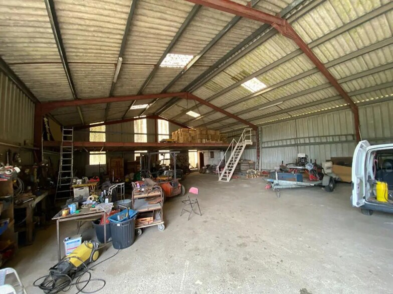Local d'activités dans Bieujac à vendre - Photo de l’immeuble – Image 3 sur 8