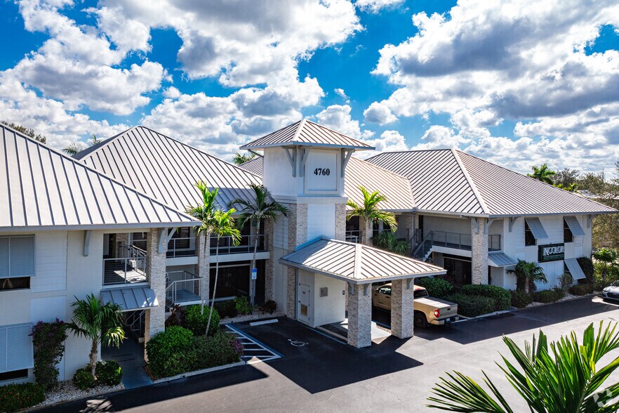 4760 Tamiami Trl N, Naples, FL à vendre - Photo de l’immeuble – Image 3 sur 12