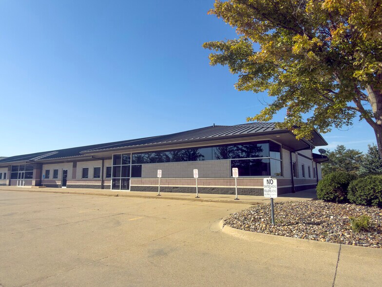 231 NW School St, Ankeny, IA à vendre - Photo de l’immeuble – Image 1 sur 2