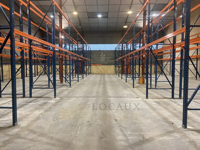 Local d’activités dans Argenteuil à louer - Photo de l’immeuble – Image 3 sur 6