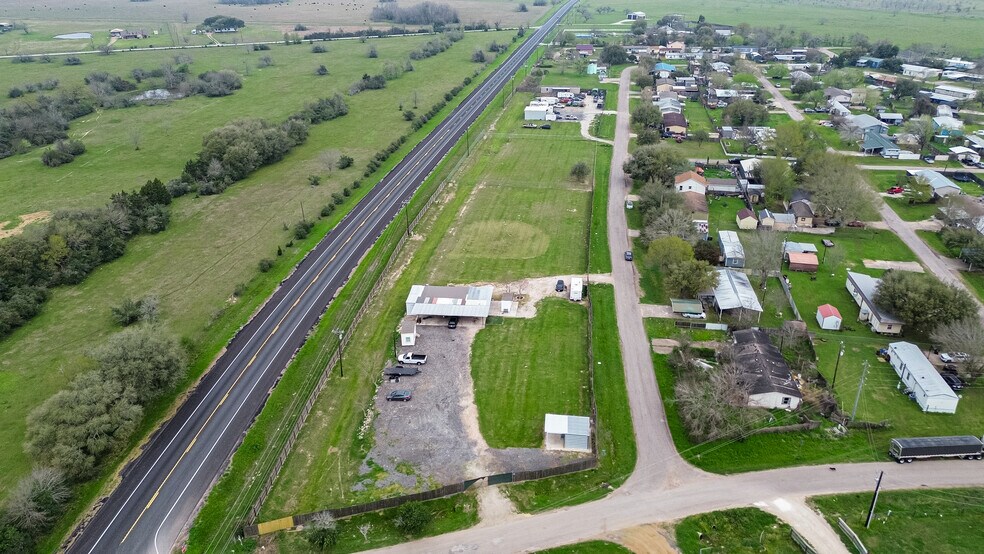 547 W Navigation St, Brookshire, TX à vendre - Photo de l’immeuble – Image 3 sur 34