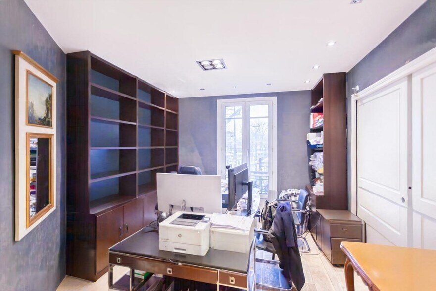 Local d'activités dans Paris à vendre - Photo de l’immeuble – Image 2 sur 4