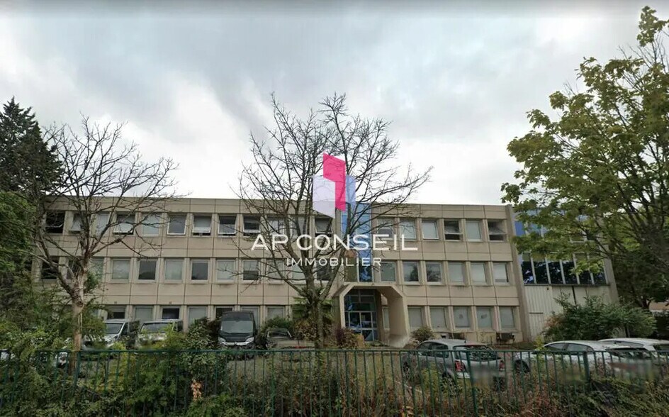 Bureau dans Montigny-le-Bretonneux à louer - Photo de l’immeuble – Image 1 sur 8