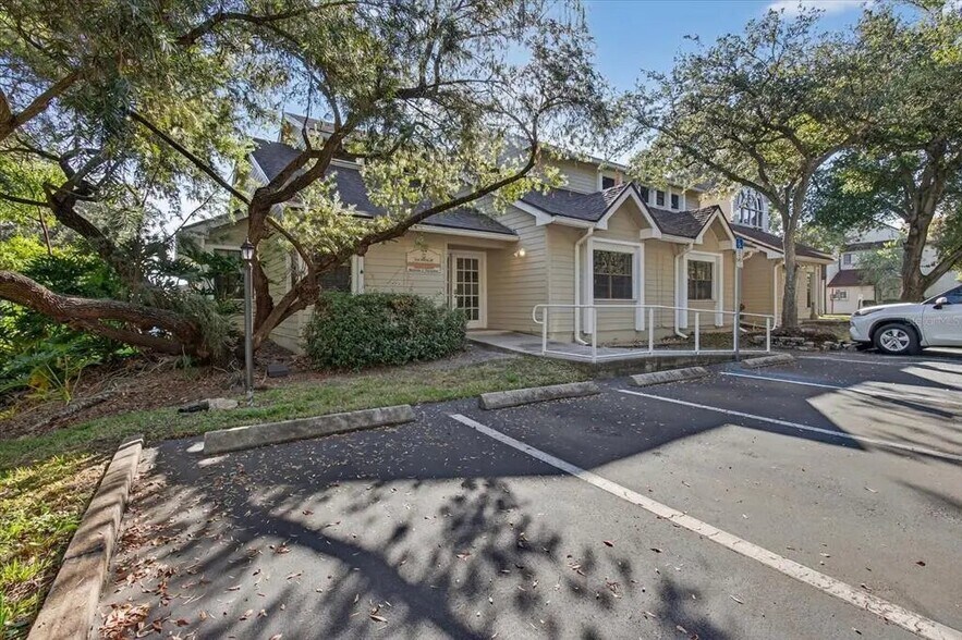 10225 Ulmerton Rd, Largo, FL à vendre - Photo de l’immeuble – Image 2 sur 20