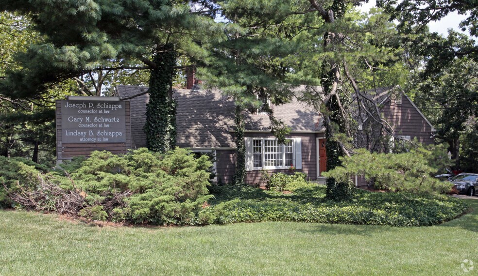 2 N Woodland Ave, East Brunswick, NJ à louer - Photo principale – Image 1 sur 3