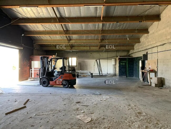 Plus de détails pour Local d’activités à vendre