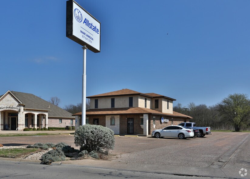 400 N Ridgeway Dr, Cleburne, TX à louer - Photo principale – Image 1 sur 13