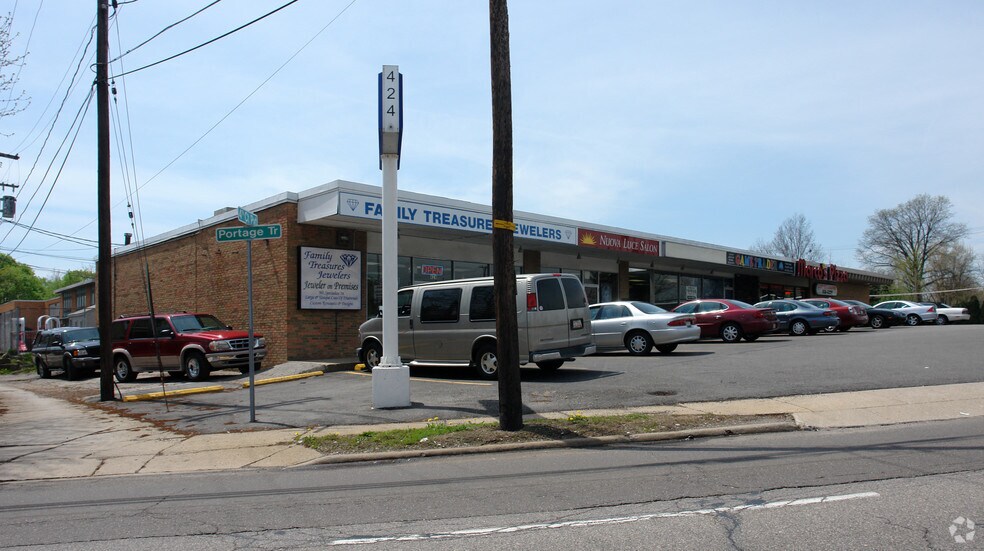 424-430 Portage Trl, Cuyahoga Falls, OH à louer - Photo de l’immeuble – Image 3 sur 3