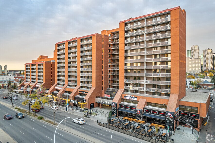 10125-10179 109th St NW, Edmonton, AB à louer - Photo de l’immeuble – Image 1 sur 7