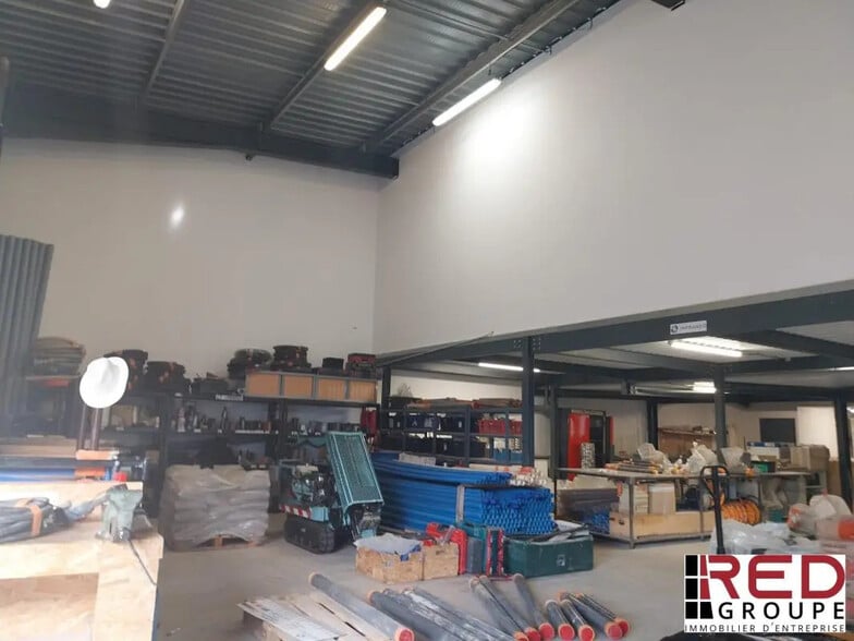 Industriel/Logistique dans Bouc-Bel-Air à louer - Photo de l’immeuble – Image 1 sur 8