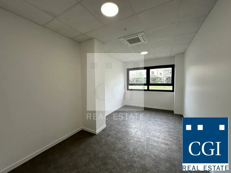 Bureau dans Seyssinet-Pariset à louer - Photo de l’immeuble – Image 2 sur 6